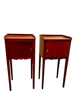 A Beautiful English Pair of Georgian Mahogany Bedside Tables.